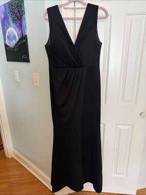 SHEIN Classic Black V-Neck Sleeveless Dress - Elegant Evening Wear